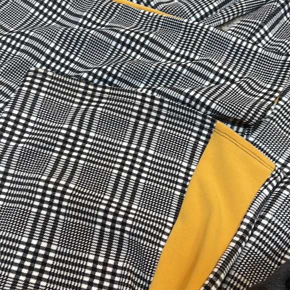 Beautiful yellow and b/w patterned jumpsuit🌻 - Picture 5 of 8